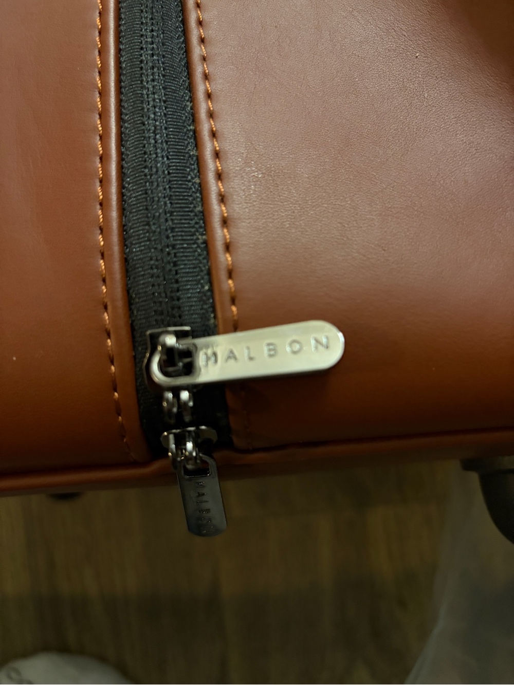 MALBON Boston Luggage Travel bag w/retractable handle, separate shoe compartment - Picture 8 of 10